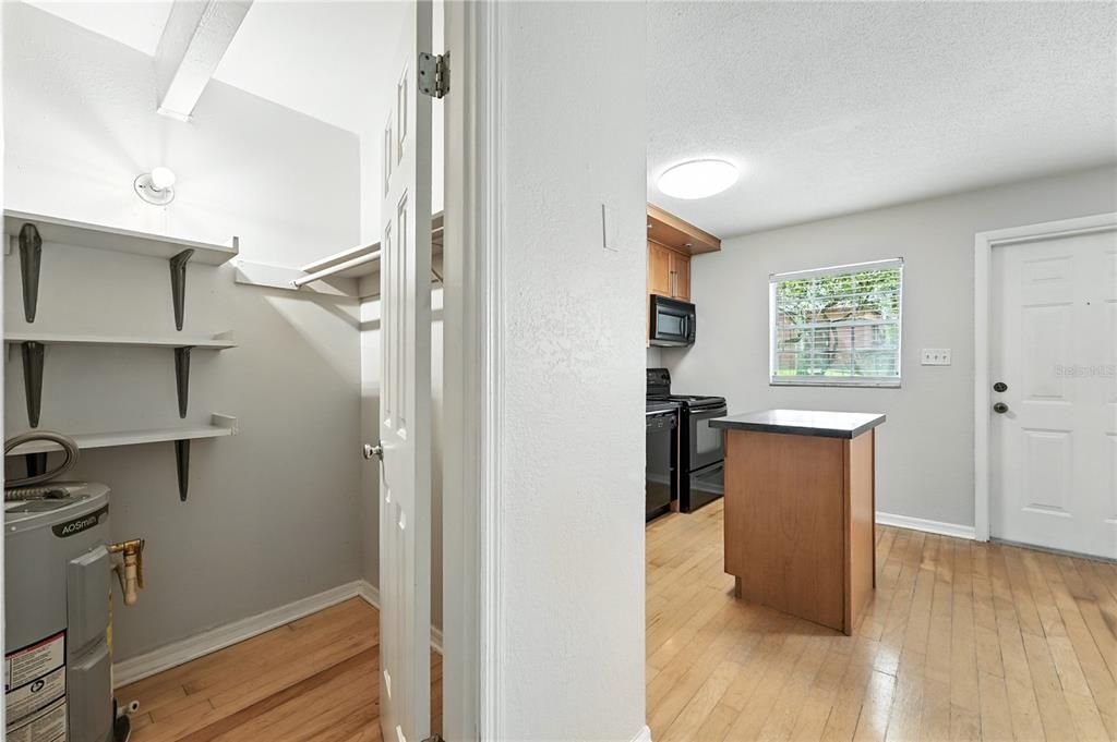 For Sale: $159,900 (1 beds, 1 baths, 550 Square Feet)