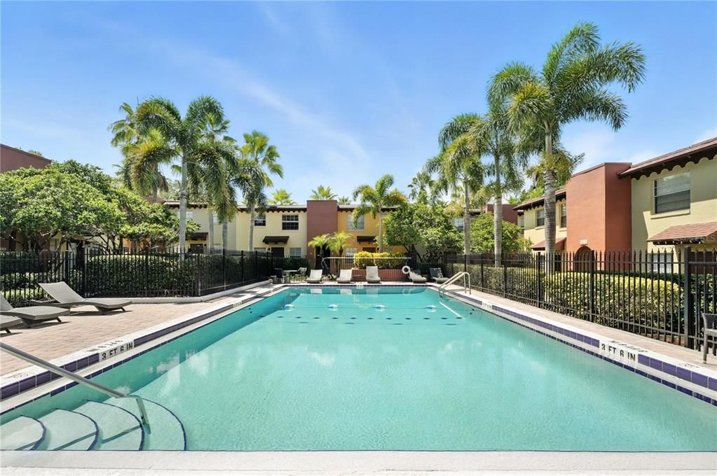 For Sale: $159,900 (1 beds, 1 baths, 550 Square Feet)