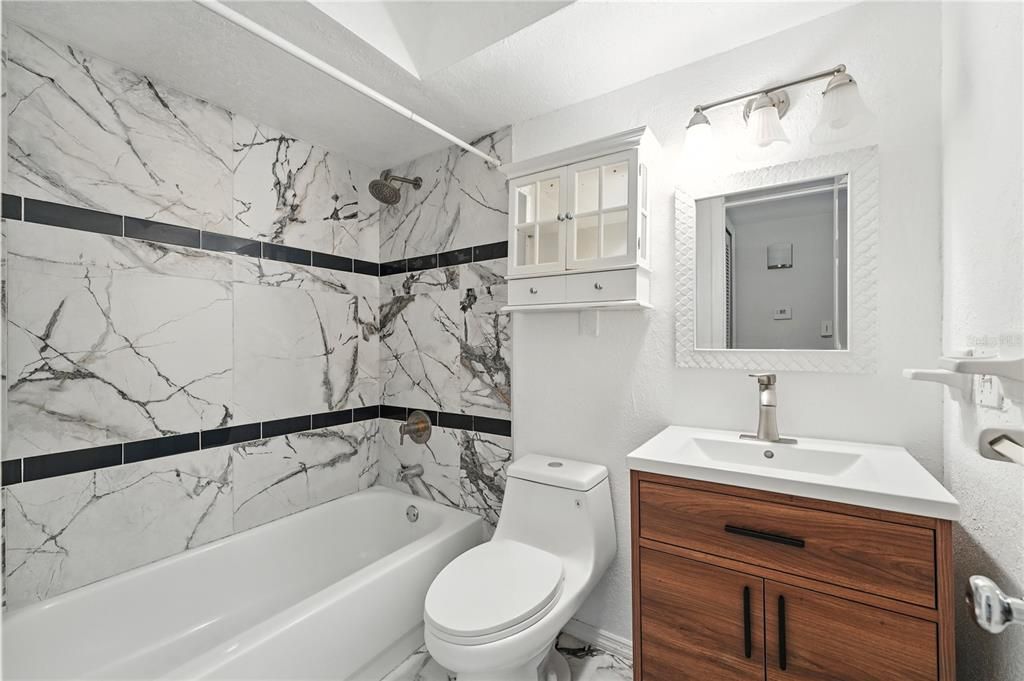 For Sale: $159,900 (1 beds, 1 baths, 550 Square Feet)