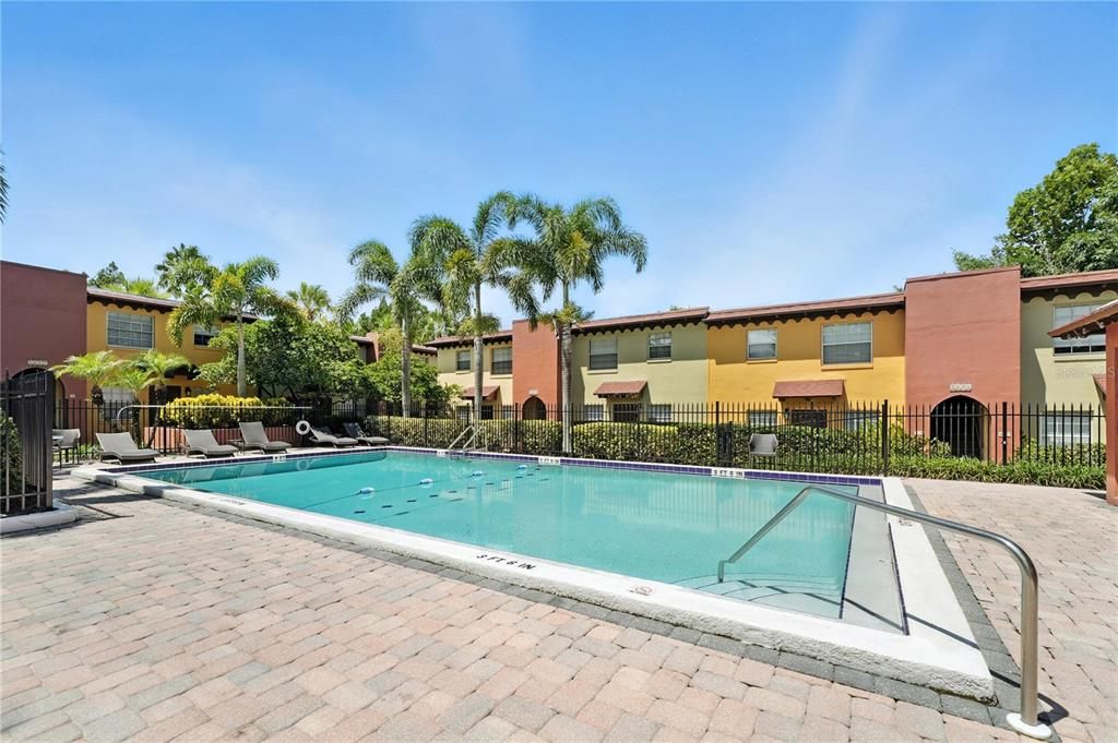 For Sale: $159,900 (1 beds, 1 baths, 550 Square Feet)