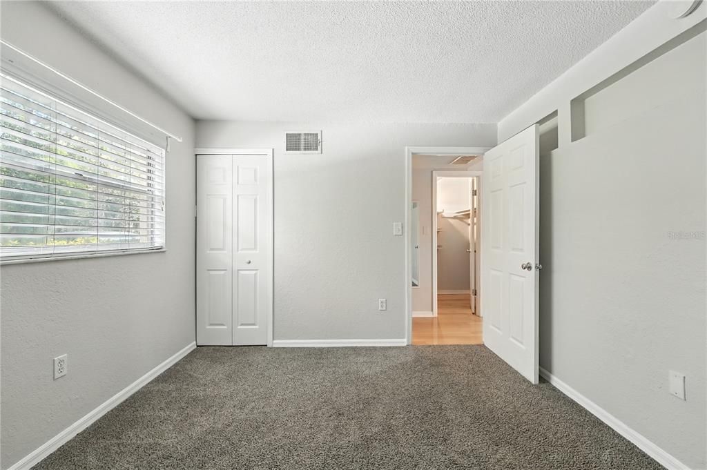 For Sale: $159,900 (1 beds, 1 baths, 550 Square Feet)