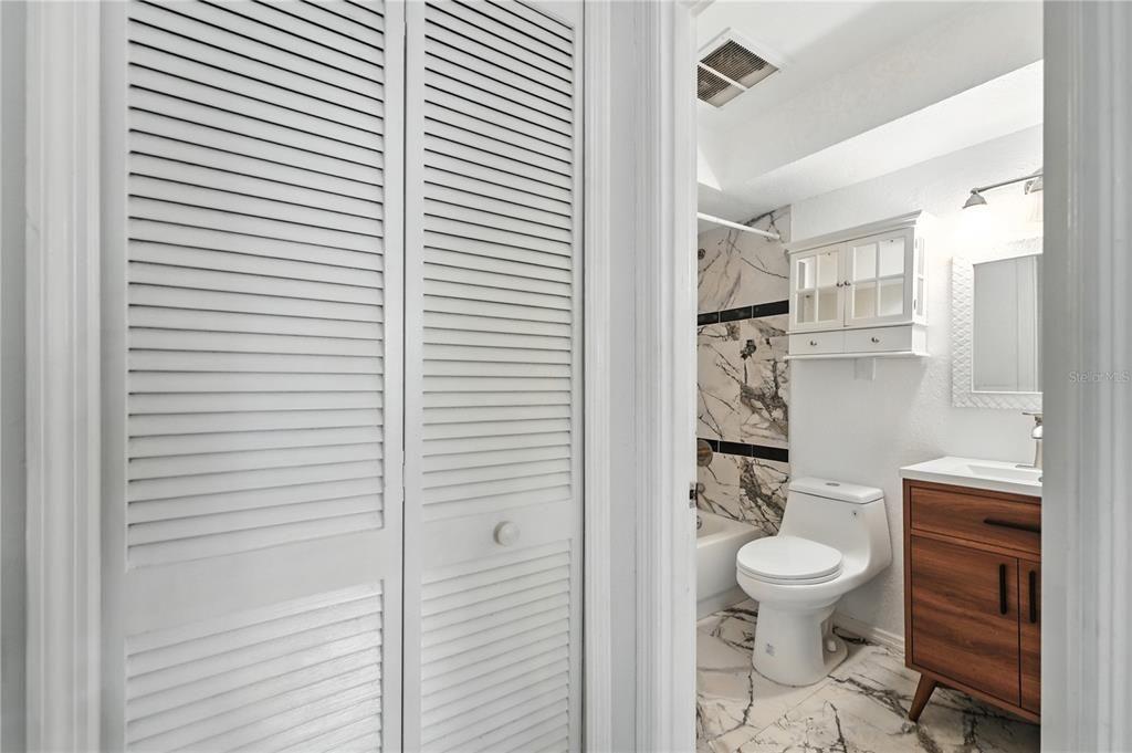 For Sale: $159,900 (1 beds, 1 baths, 550 Square Feet)