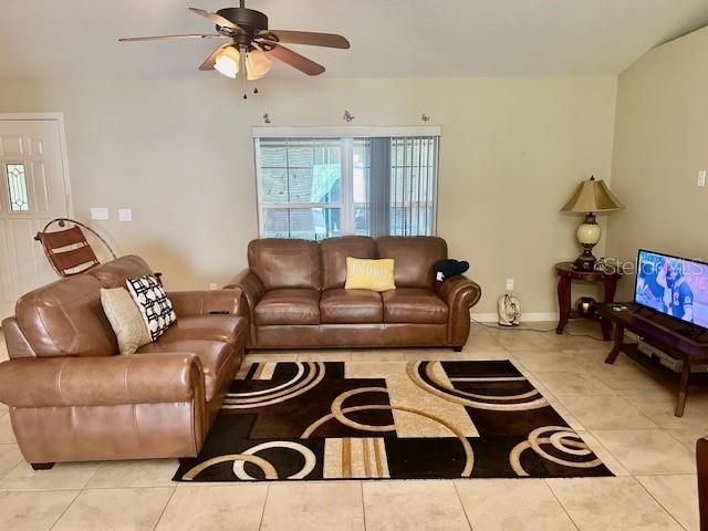 На продажу: $372,500 (3 спален, 2 ванн, 1487 Квадратных фут)