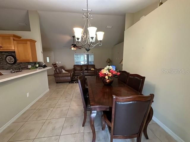 На продажу: $372,500 (3 спален, 2 ванн, 1487 Квадратных фут)