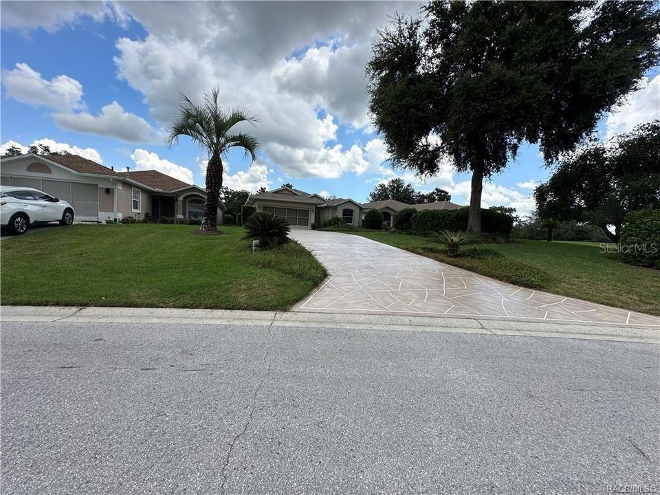 合同活跃: $279,900 (3 贝兹, 2 浴室, 1720 平方英尺)