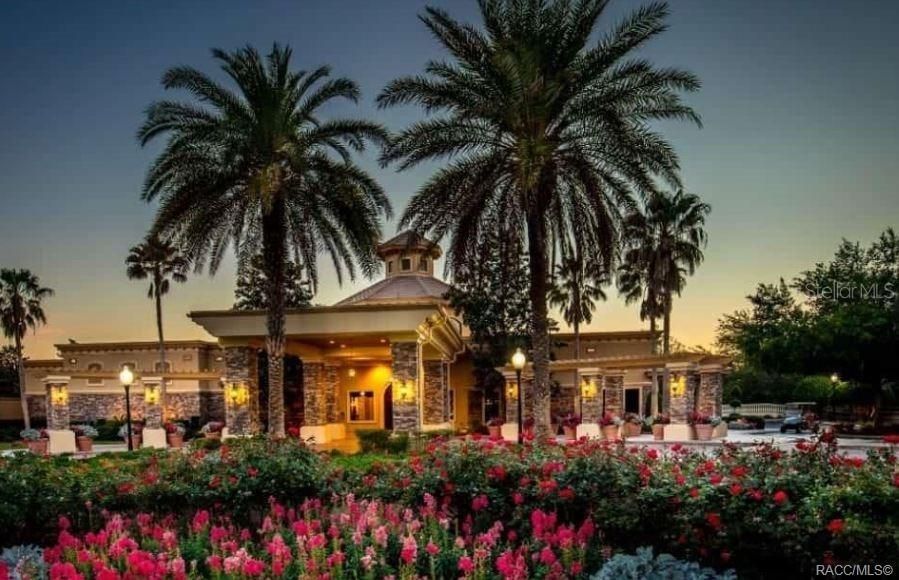 合同活跃: $279,900 (3 贝兹, 2 浴室, 1720 平方英尺)