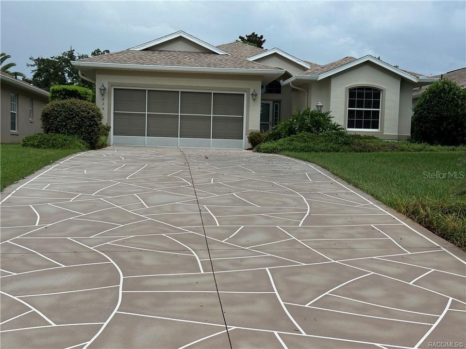 合同活跃: $279,900 (3 贝兹, 2 浴室, 1720 平方英尺)