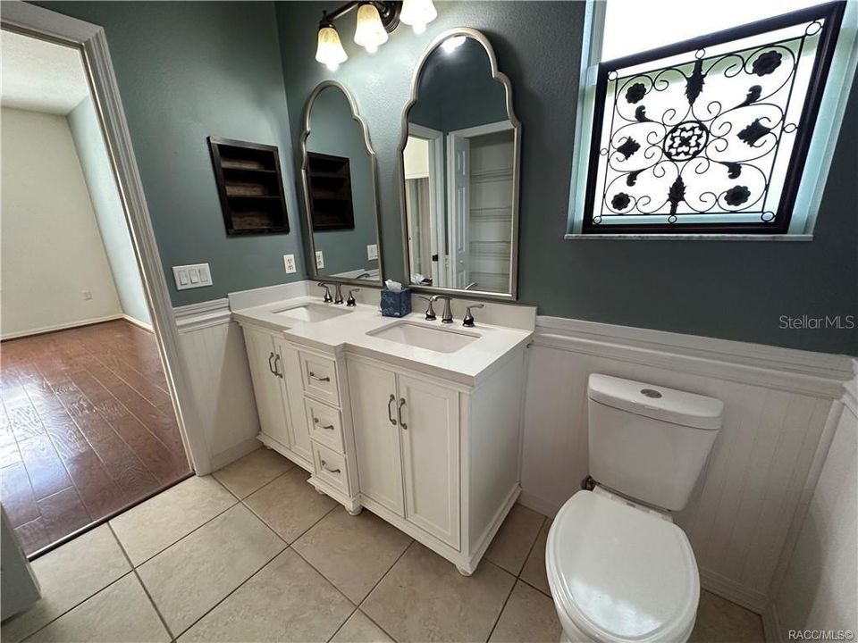 合同活跃: $279,900 (3 贝兹, 2 浴室, 1720 平方英尺)