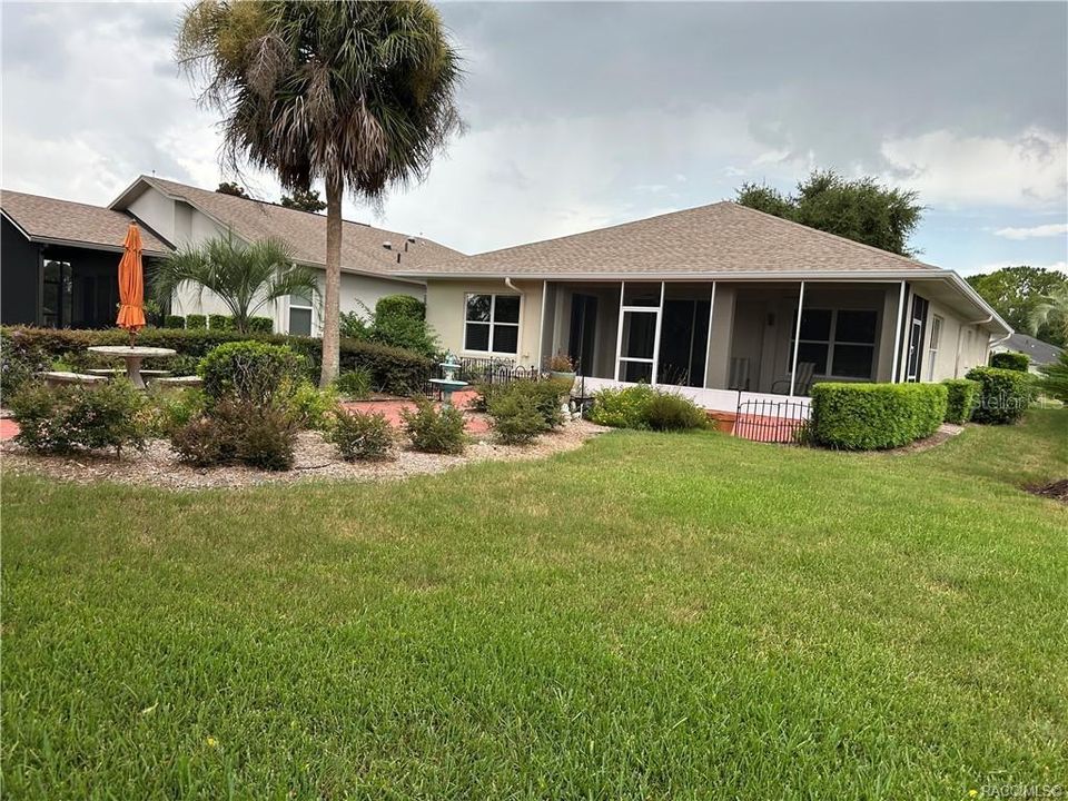 合同活跃: $279,900 (3 贝兹, 2 浴室, 1720 平方英尺)