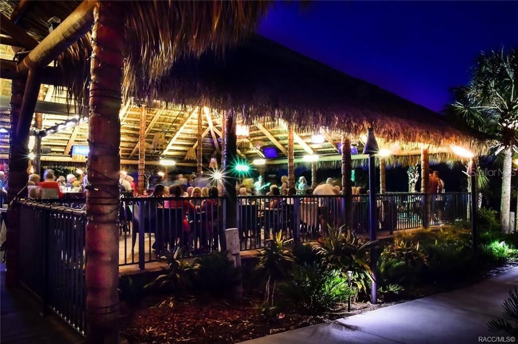 合同活跃: $279,900 (3 贝兹, 2 浴室, 1720 平方英尺)