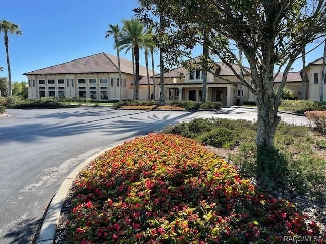 合同活跃: $279,900 (3 贝兹, 2 浴室, 1720 平方英尺)