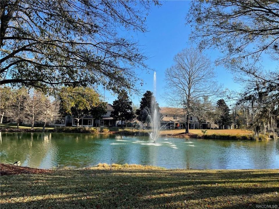 合同活跃: $279,900 (3 贝兹, 2 浴室, 1720 平方英尺)