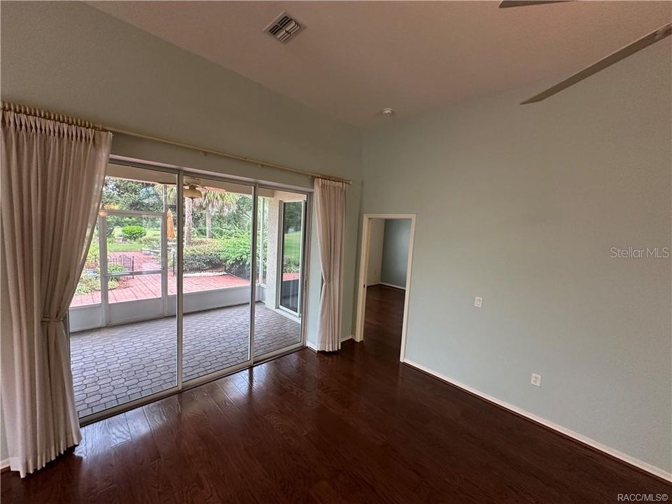 合同活跃: $279,900 (3 贝兹, 2 浴室, 1720 平方英尺)