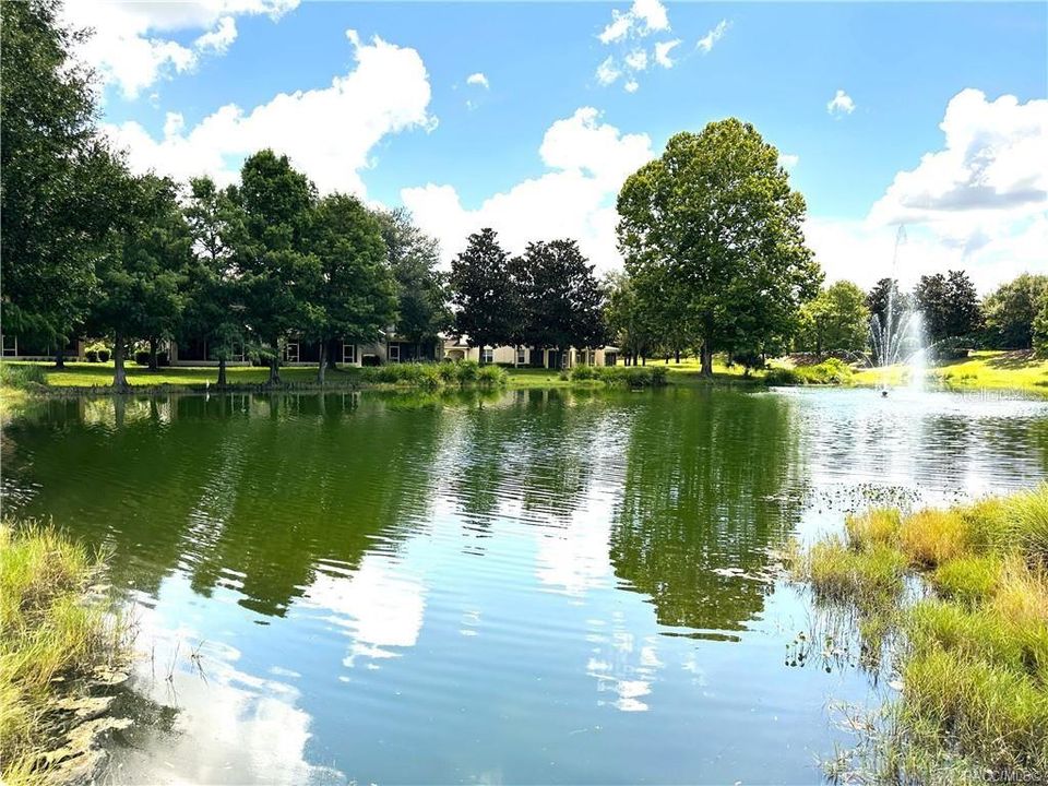 合同活跃: $279,900 (3 贝兹, 2 浴室, 1720 平方英尺)