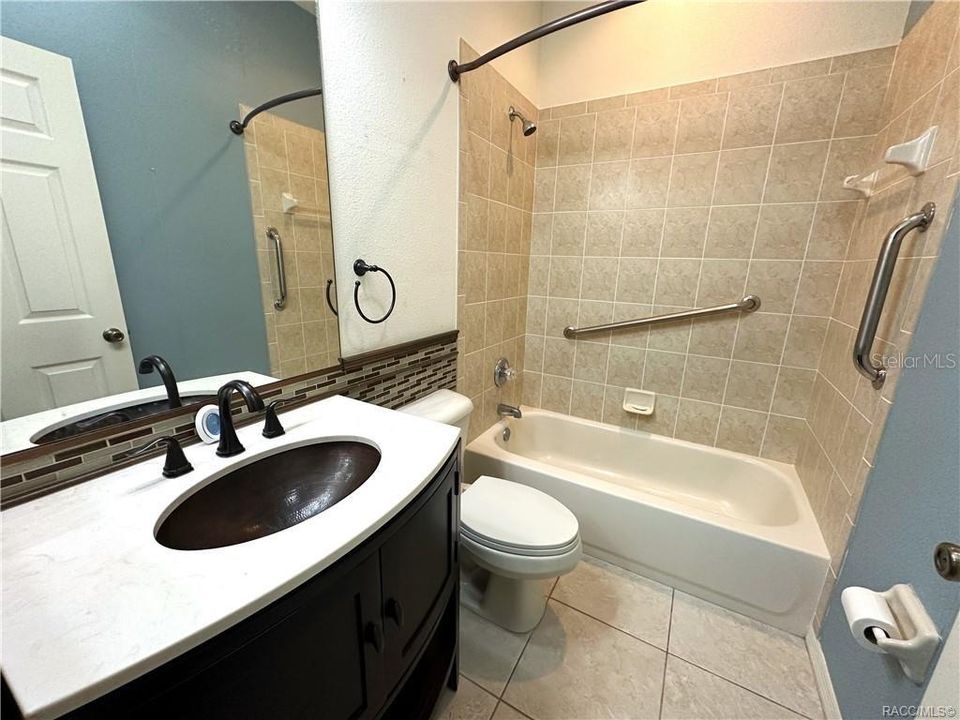 合同活跃: $279,900 (3 贝兹, 2 浴室, 1720 平方英尺)