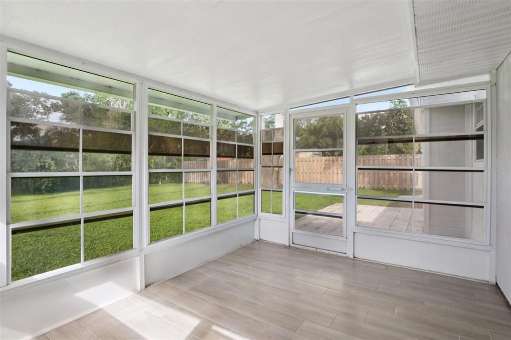 Active With Contract: $259,900 (3 beds, 2 baths, 1148 Square Feet)