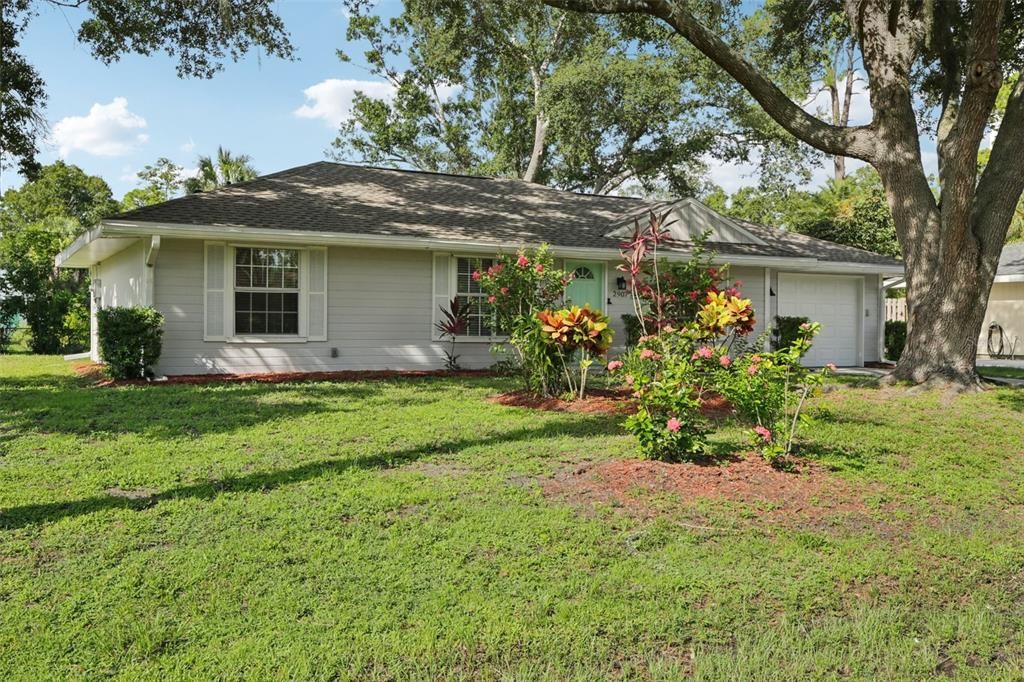 Active With Contract: $259,900 (3 beds, 2 baths, 1148 Square Feet)