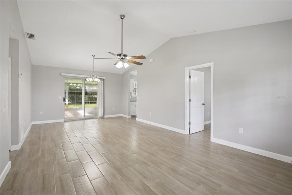Active With Contract: $259,900 (3 beds, 2 baths, 1148 Square Feet)