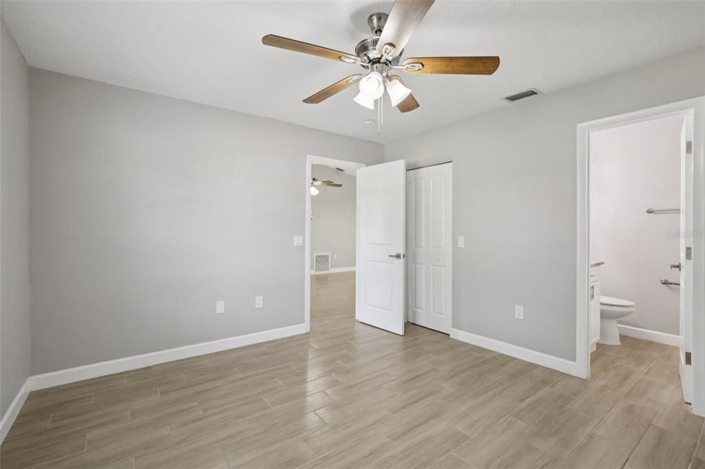 Active With Contract: $259,900 (3 beds, 2 baths, 1148 Square Feet)