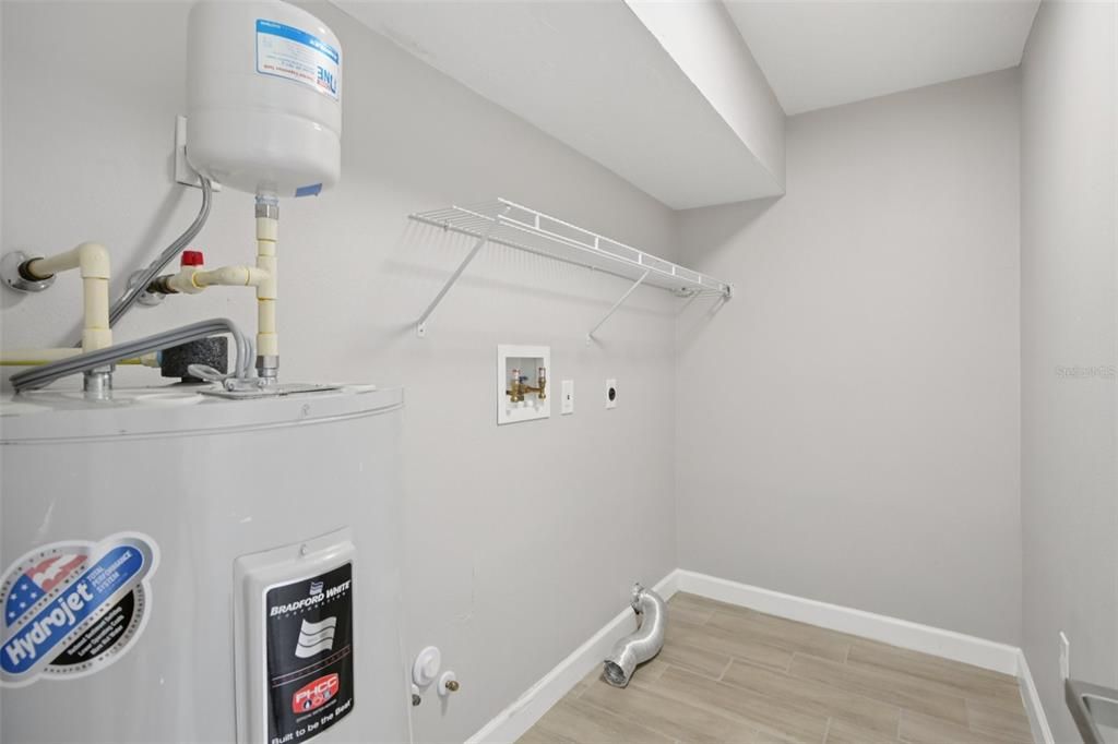 Active With Contract: $259,900 (3 beds, 2 baths, 1148 Square Feet)