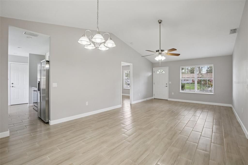 Active With Contract: $259,900 (3 beds, 2 baths, 1148 Square Feet)