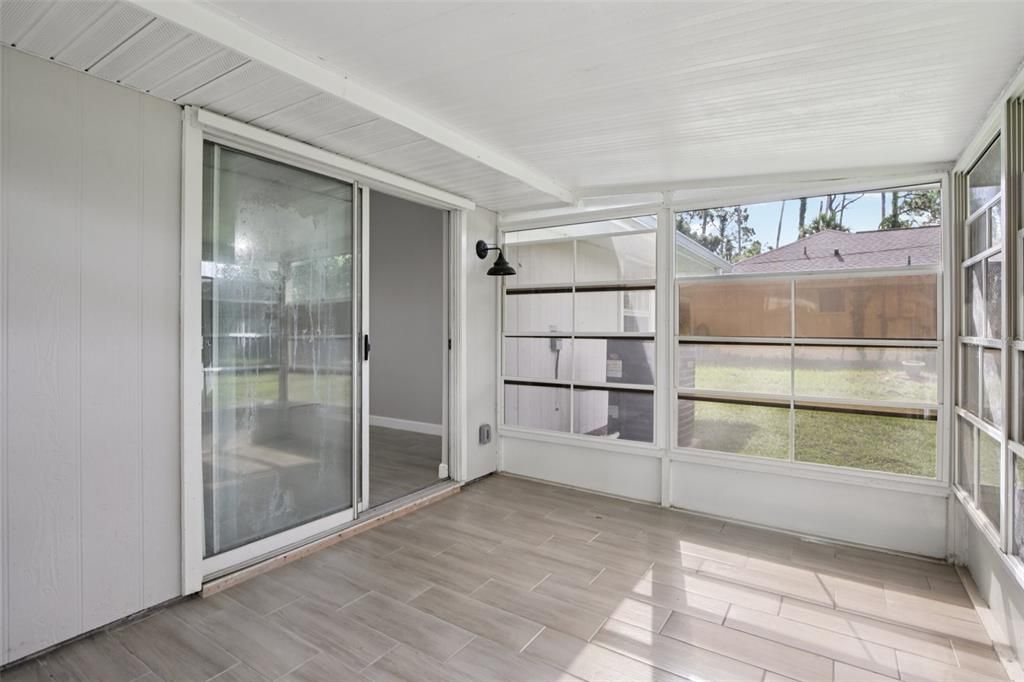 Active With Contract: $259,900 (3 beds, 2 baths, 1148 Square Feet)