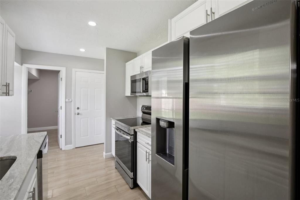 Active With Contract: $259,900 (3 beds, 2 baths, 1148 Square Feet)
