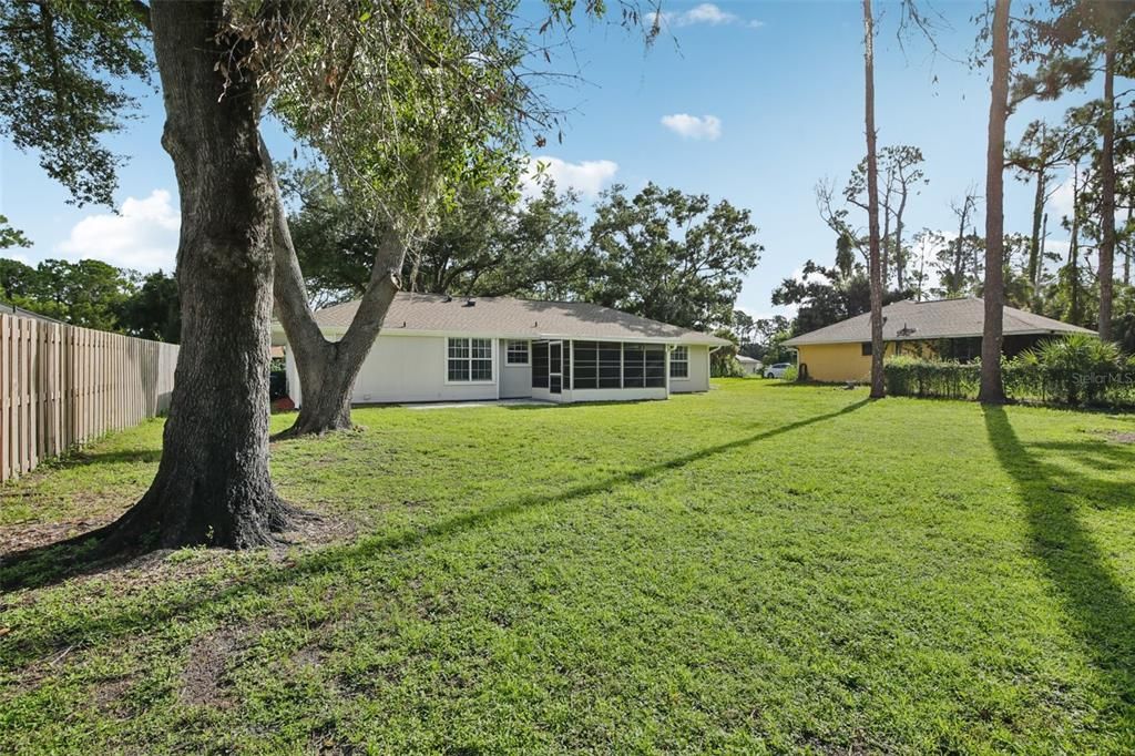 Active With Contract: $259,900 (3 beds, 2 baths, 1148 Square Feet)