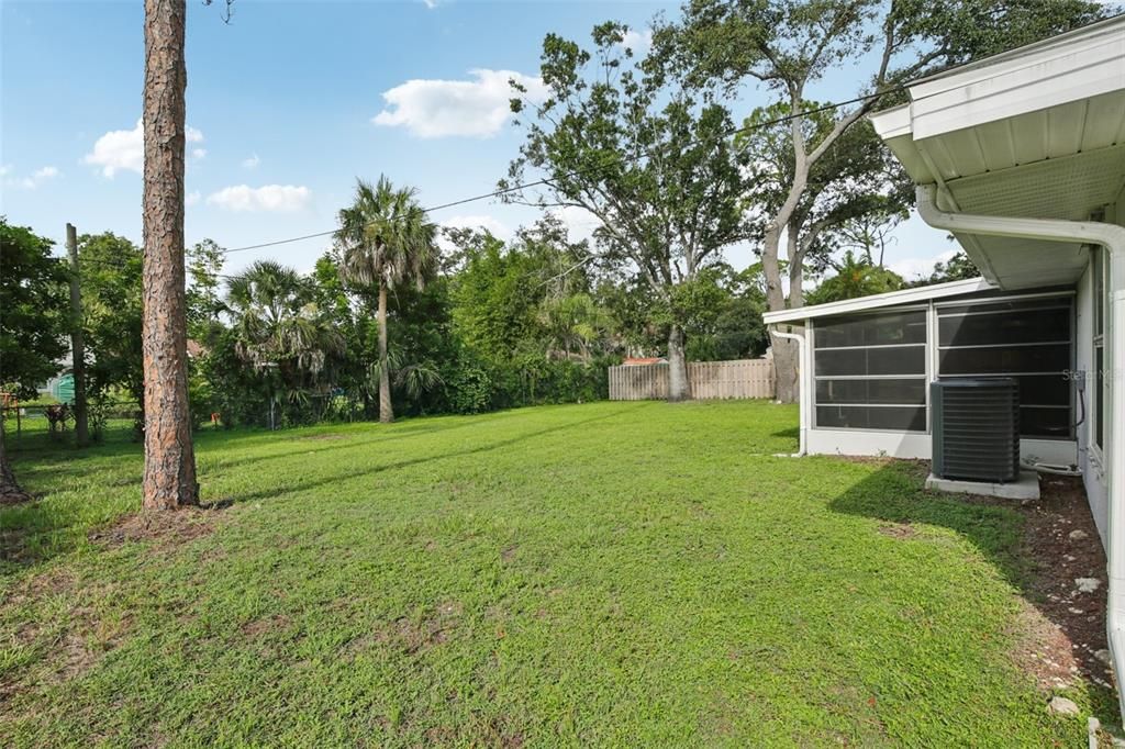 Active With Contract: $259,900 (3 beds, 2 baths, 1148 Square Feet)