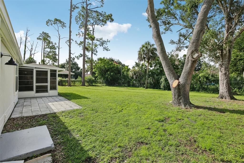 Active With Contract: $259,900 (3 beds, 2 baths, 1148 Square Feet)