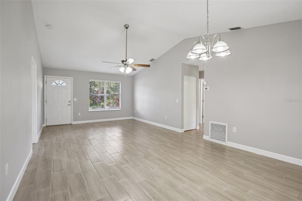 Active With Contract: $259,900 (3 beds, 2 baths, 1148 Square Feet)