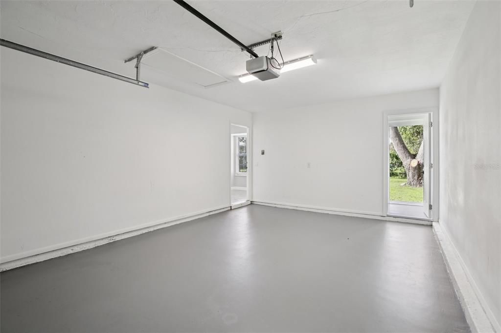 Active With Contract: $259,900 (3 beds, 2 baths, 1148 Square Feet)