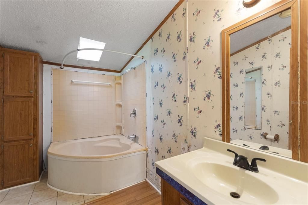 Activo con contrato: $230,000 (3 camas, 2 baños, 1152 Pies cuadrados)