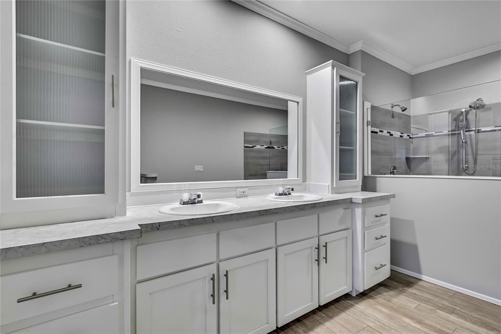 For Sale: $315,900 (3 beds, 2 baths, 1829 Square Feet)