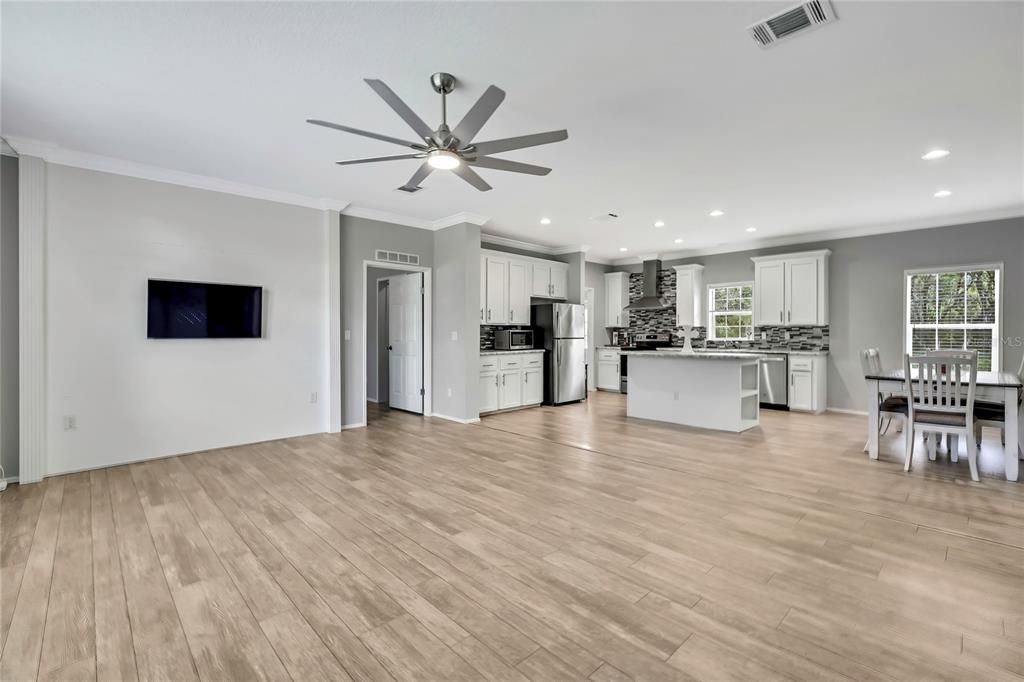 For Sale: $315,900 (3 beds, 2 baths, 1829 Square Feet)