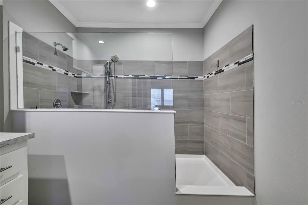 For Sale: $315,900 (3 beds, 2 baths, 1829 Square Feet)