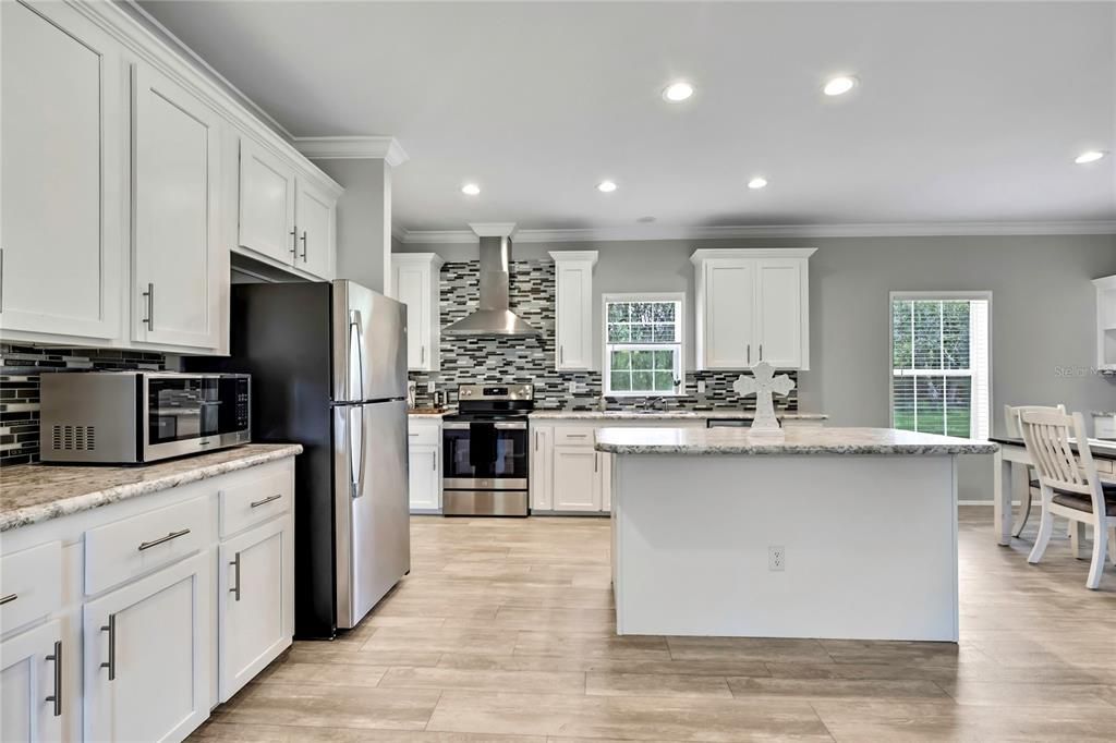 For Sale: $315,900 (3 beds, 2 baths, 1829 Square Feet)