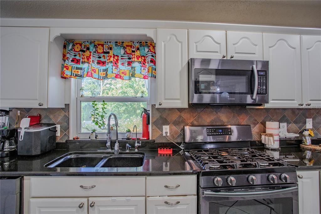 На продажу: $329,000 (3 спален, 2 ванн, 1412 Квадратных фут)