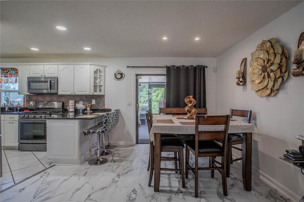 На продажу: $329,000 (3 спален, 2 ванн, 1412 Квадратных фут)