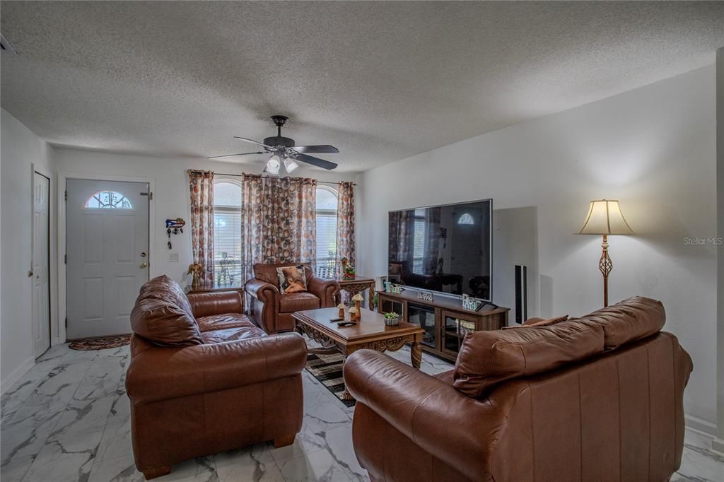 На продажу: $329,000 (3 спален, 2 ванн, 1412 Квадратных фут)