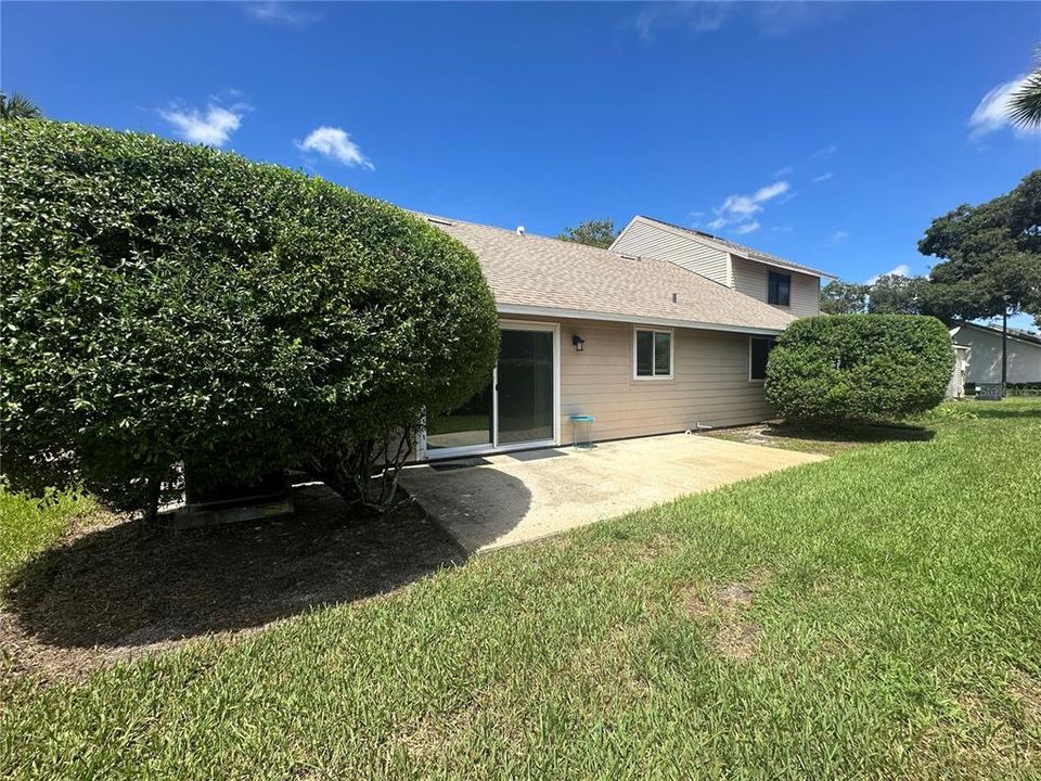 For Sale: $215,000 (2 beds, 2 baths, 1053 Square Feet)