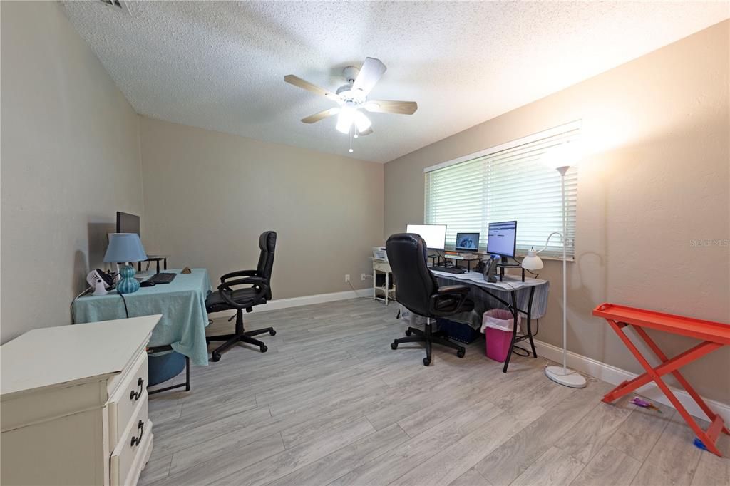 For Sale: $215,000 (2 beds, 2 baths, 1053 Square Feet)