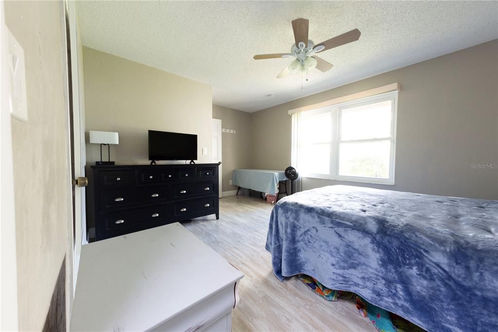 For Sale: $215,000 (2 beds, 2 baths, 1053 Square Feet)