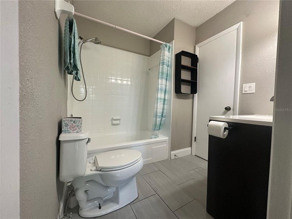 For Sale: $215,000 (2 beds, 2 baths, 1053 Square Feet)
