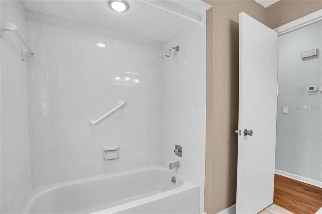 Active With Contract: $1,950 (2 beds, 2 baths, 1498 Square Feet)