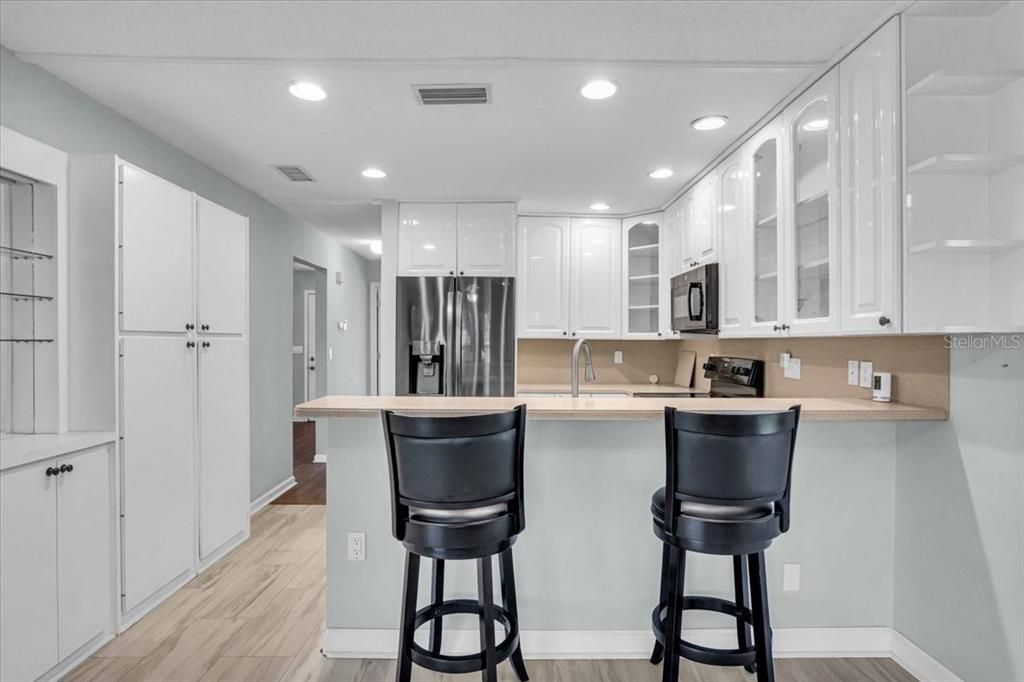 Active With Contract: $1,950 (2 beds, 2 baths, 1498 Square Feet)