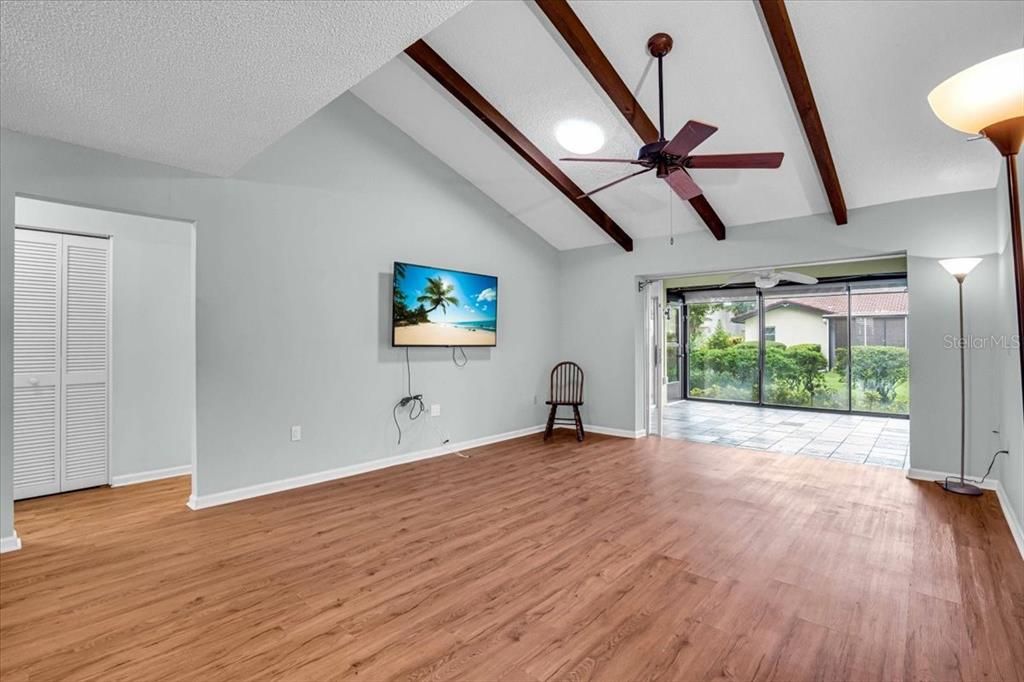 Active With Contract: $1,950 (2 beds, 2 baths, 1498 Square Feet)