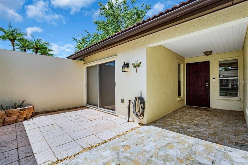 Active With Contract: $1,950 (2 beds, 2 baths, 1498 Square Feet)