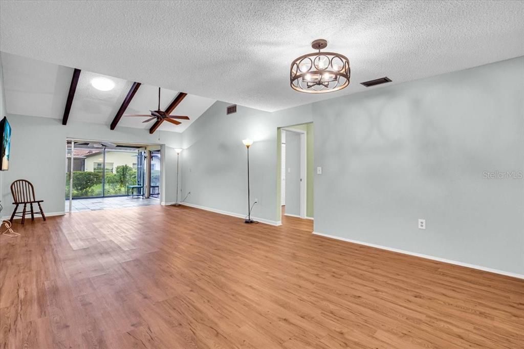 Active With Contract: $1,950 (2 beds, 2 baths, 1498 Square Feet)