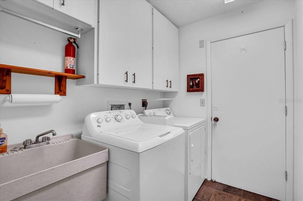 Active With Contract: $1,950 (2 beds, 2 baths, 1498 Square Feet)
